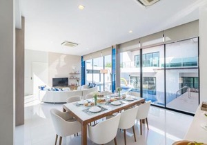 Luxury 3-Bedroom Pool Villa Beach Access, Na Jomtien Pattaya