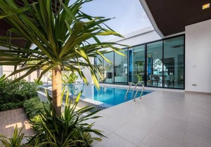 Luxury 3-Bedroom Pool Villa Beach Access, Na Jomtien Pattaya