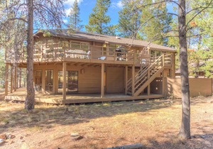 Spacious, unique reverse-living home w/ private deck+hot tub. FREE pool/water pa