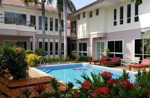 Na Kluea Villa | Khun Mai Villa