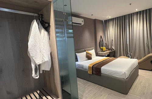 Binh Chanh Hotel | Ánh Trăng Luxury Hotel