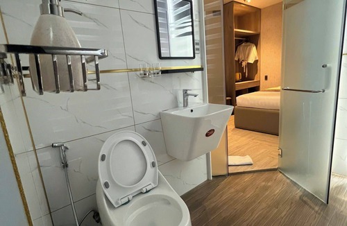 Binh Chanh Hotel | Ánh Trăng Luxury Hotel
