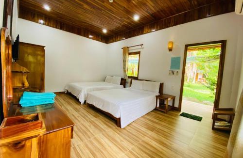 Ong Lang House | ღ Y Nghia at Ong Lang Beach ღ Coastal Haven with Home Cooked Bungalows ღ