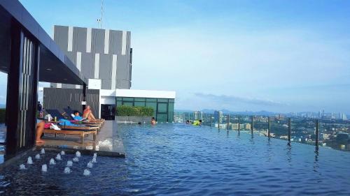 Central Pattaya Apartment | 泰国芭提雅thebase无边游泳池公寓 市中心