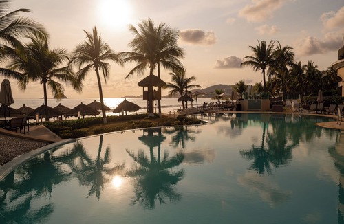 Ixtapa Condo | 10th Floor Beachfront Luxury Condo Bayview Grand