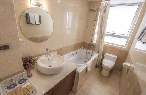 Ba Dinh Apartment | 1BR/Luxury/Private/Full Utilities - Cau Giay District