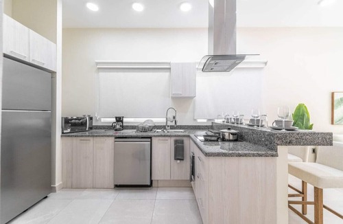 Villa Juarez Condo | 2 BD w/Balcony, Gym, Rooftop Pool + Jacuzzi
