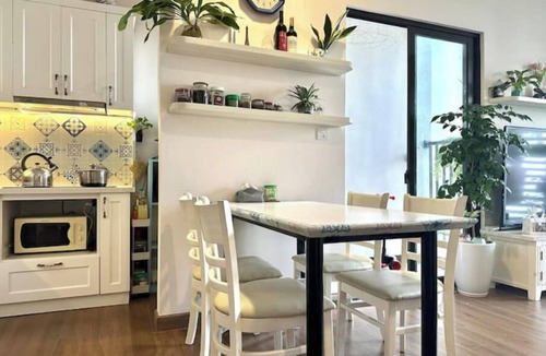 Van Giang House | 2 bedroom apartment 75m2, spacious, nice view, high speed wifi, full amenities.