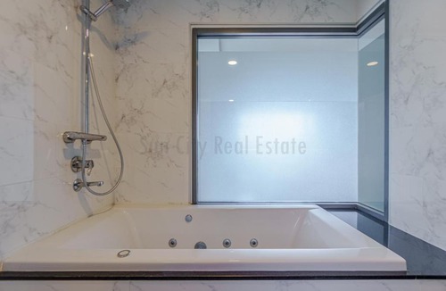 Na Kluea Apartment | 2 bedroom with bathtub