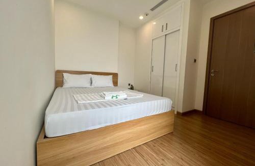 Tu Liem Apartment | 2 Bedrooms in luxury @Vinhomes Green Bay Ha Noi.