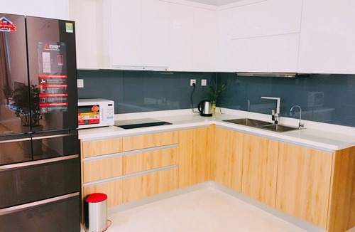 District 7 House | 2 BR 2 BA 5 SLEEP BALCONY POOL Live downtown SaiGon