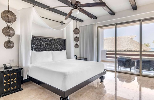 Zona Hotelera Hotel | 2 Relaxing 3BR Penthouses w/Spa Tubs & Sea Views – Close to San José Galleries