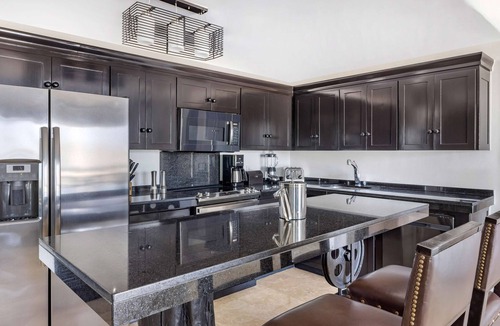Zona Hotelera Hotel | 2 Relaxing 3BR Penthouses w/Spa Tubs & Sea Views – Close to San José Galleries