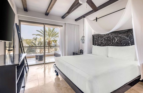 Zona Hotelera Hotel | 2 Stylish 3BR Grand Suites near Baja Brewing – Access to Six Resort Pools