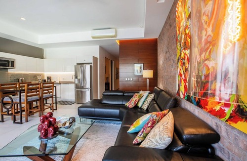 Emiliano Zapata Condo | 2BR w/Workspace | Rooftop Pool, Gym & Bar