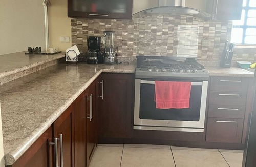 San Nicolas de los Garza Condo | 3-bedroom condo in phenomenal Ciudad Apodaca with AC, WiFi, 20 min from the air