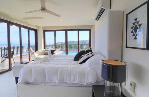 La Cruz de Huanacaxtle Apartment | 3 bedroom PH w/ocean, marina and mountain views, rooftop and private pool!