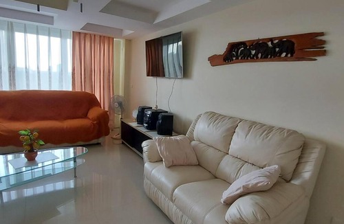 Na Kluea Apartment | 3-story apartment. Beach location.