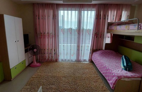 Na Kluea Apartment | 3-story apartment. Beach location.