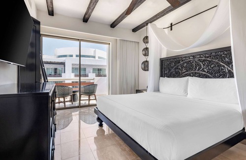 Zona Hotelera Hotel | 3 Sunny 2BR Suites w/Pool View & Full Kitchen – Near Estero San José Trails