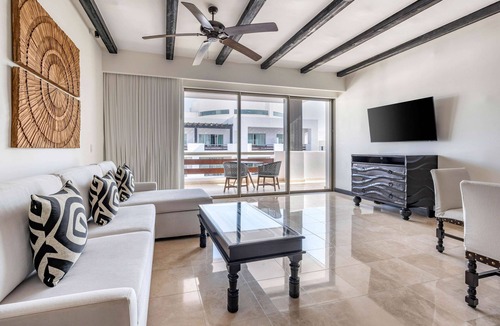 Zona Hotelera Hotel | 3 Sunny 2BR Suites w/Pool View & Full Kitchen – Near Estero San José Trails