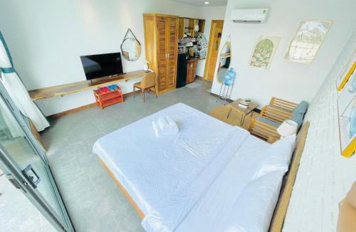 Ninh Kieu Apartment | 304MSNK Luxe Studio with Balcony and Kitchen