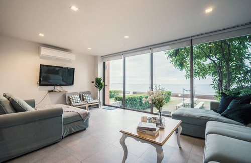Bang Lamung Villa | 375 m² Villa ∙ 4 bedrooms ∙ 15 guests