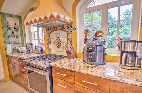 La Cruz de Huanacaxtle House | 3BR Beachfront Villa w/Private Pool: Casa Colibri