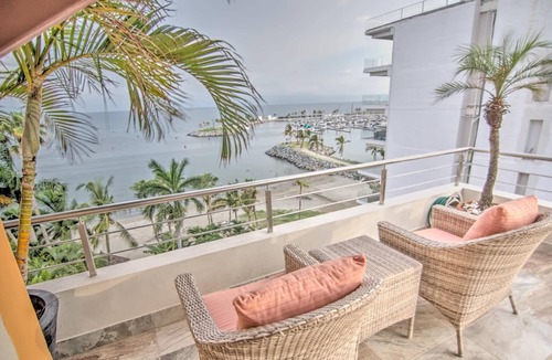 La Cruz de Huanacaxtle House | 3BR Beachfront Villa w/Private Pool: Casa Colibri