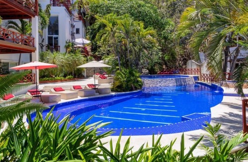 North End Condo | 3BR Family Condo, Pool, Walk to Beach – Sayulita | Casa de Paz