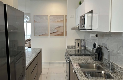 Constitucion Condo | 3BR Oceanview retreat with AC, Sleep 8, Gated, Top floor, Pool, Security 24/7