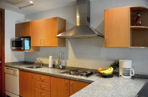Playa Diamante Apartment | 3Rec + Jacuzzi, Pool, Balcones, in Acapulco Diamante for the whole family.