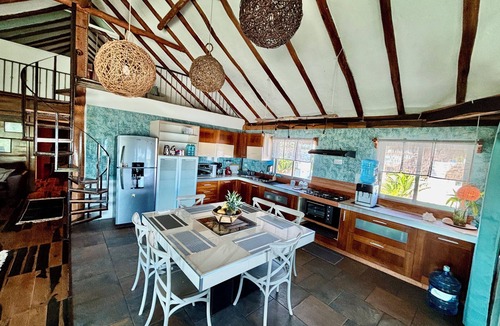 Playa del Secreto Apartment | 4 Bdrs. Beachfront Penthouse with Private Pool, Staff, Wi-Fi, Chef sleeps 9