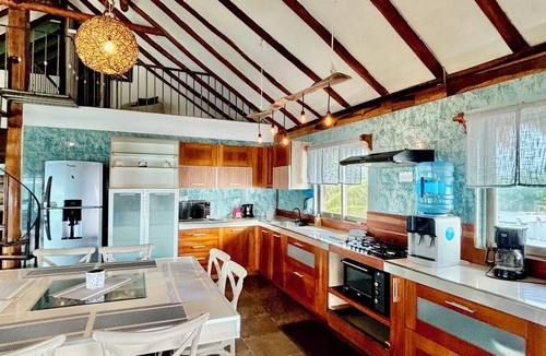 Playa del Secreto Apartment | 4 Bdrs. Beachfront Penthouse with Private Pool, Staff, Wi-Fi, Chef sleeps 9