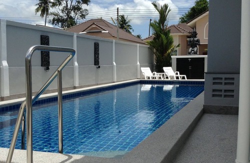 Bang Sare Villa | 4 bedroom Close To All Attractions and 1km from cartoon network waterpark