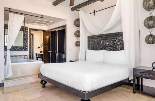 Zona Hotelera Hotel | 4 Coastal King Suites w/Ocean View – 5-Min Drive to Historic Plaza Mijares
