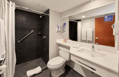 Cancun Hotel | 4 Kitchenette Suite + Pool, Gym & Continental Breakfast, Close to CUN Airport