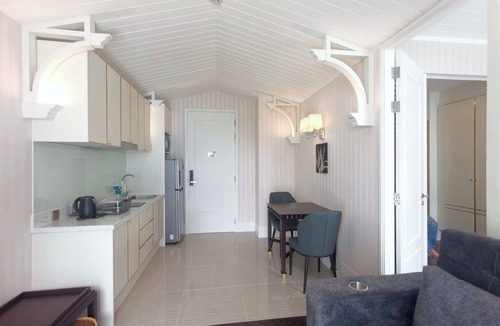 Sattahip Condo | 632 Grand Florida Beachfront Condo Resort Luxury; Beachfront