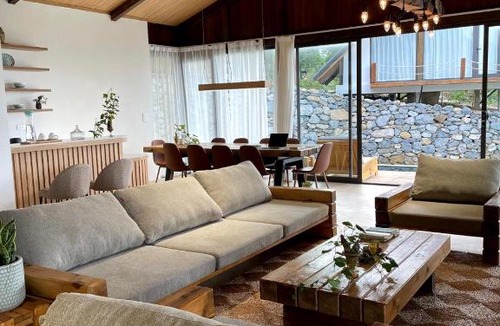 Luong Son Hotel | A Little Hill Retreat