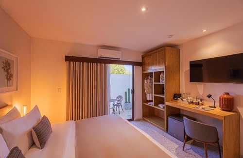 La Paz Hotel | Abasolo Clubhouse