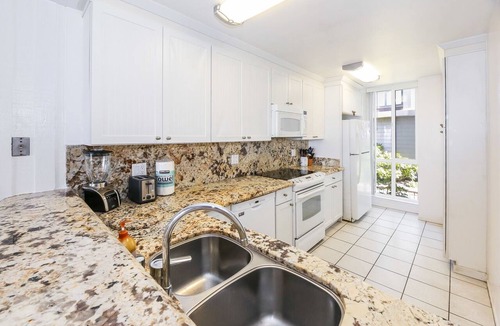 Townsite Condo | Absolute Beach Front Cottage! Panoramic Views E20 North Coast Village