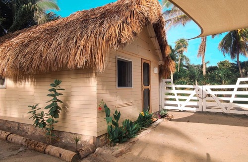 El Cuyo House | Adorable Studio with Air Conditioning & Wifi 3 minutes from the beach!