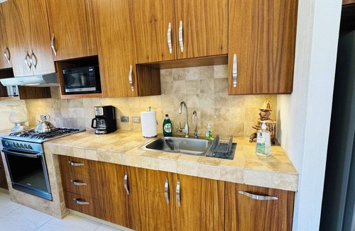 San Antonio Tlayacapan House | Ajijic Modern 1 Bed Guesthouse-Patio-BBQ-Bikes-Gym-Pickleball Court-Golf Cart
