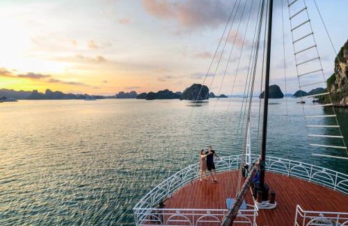 Ha Long Boat Rental | Alisa Premier Cruise