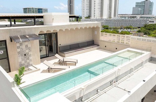 Downtown Cancun Apartment | All-in-One Studio - Fast WiFi Cowork & More
