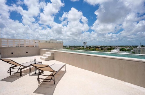 Downtown Cancun Apartment | All-in-One Studio - Fast WiFi Cowork & More