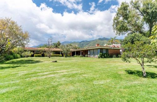 Ajijic Villa | ANANA Casa SK Villa Garden & Family-Friendly