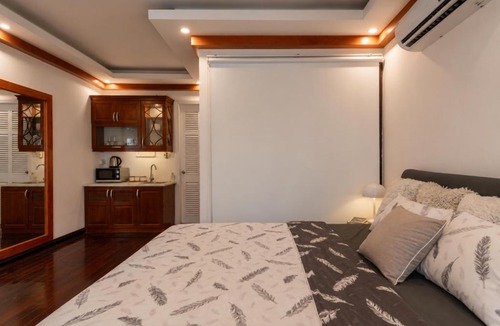 French Quarter Apartment | Antique Studio - French Quarter, Balcony&Free Laundry