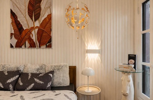 French Quarter Apartment | Antique Studio - French Quarter, Balcony&Free Laundry
