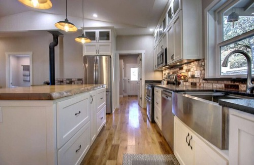Jacksonville House | Applegate Humbug Hideaway